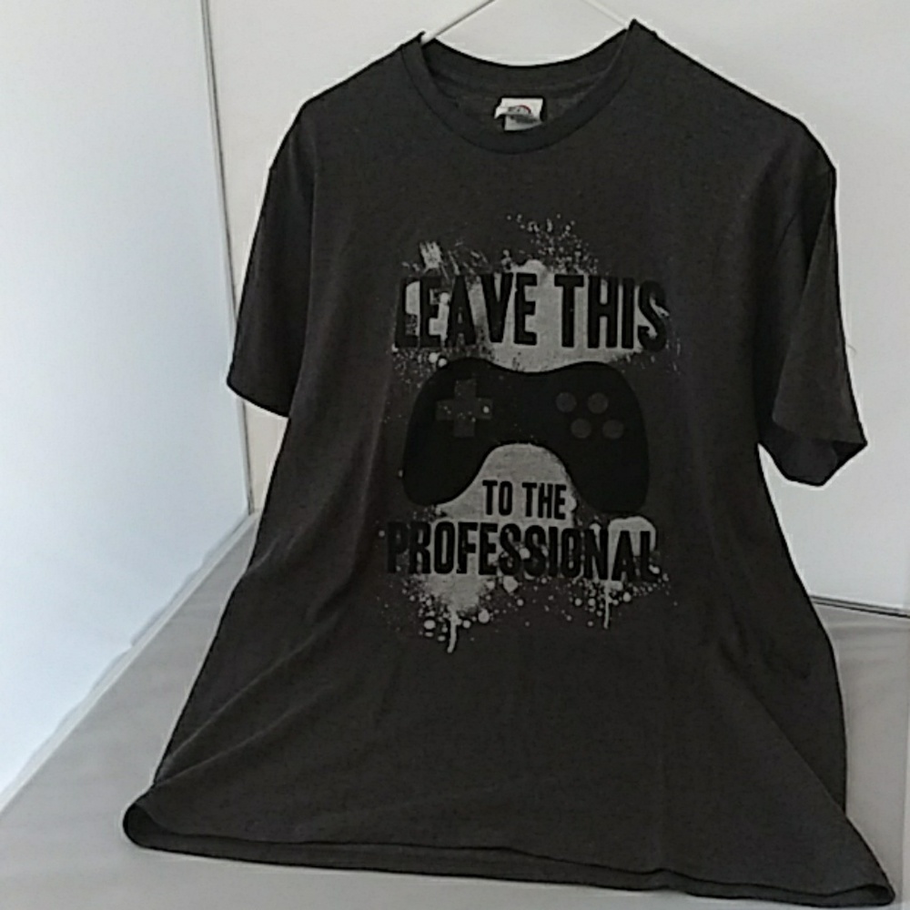 Men's Gamer medium tee